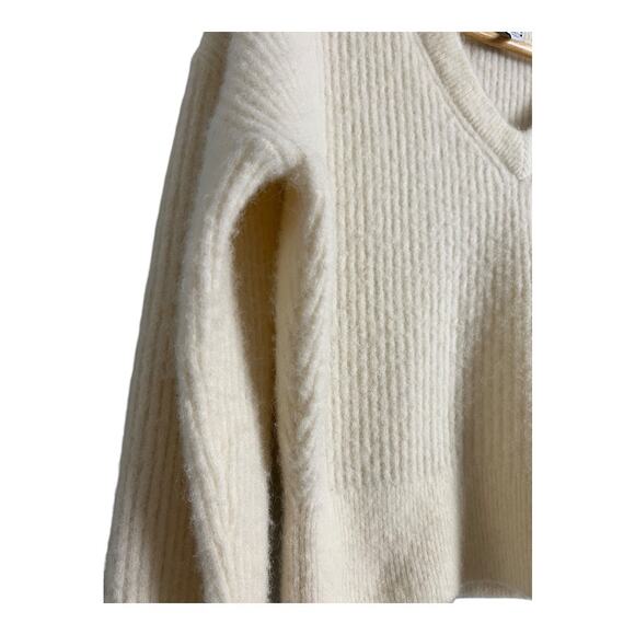 Paris Atelier & Other Stories Fuzzy Aplaca & Wool Blend Sweater Cream V-neck M - Picture 2 of 6